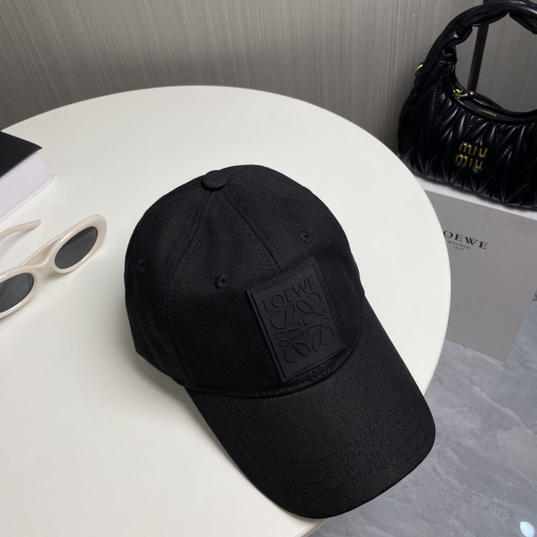 Loewe Caps